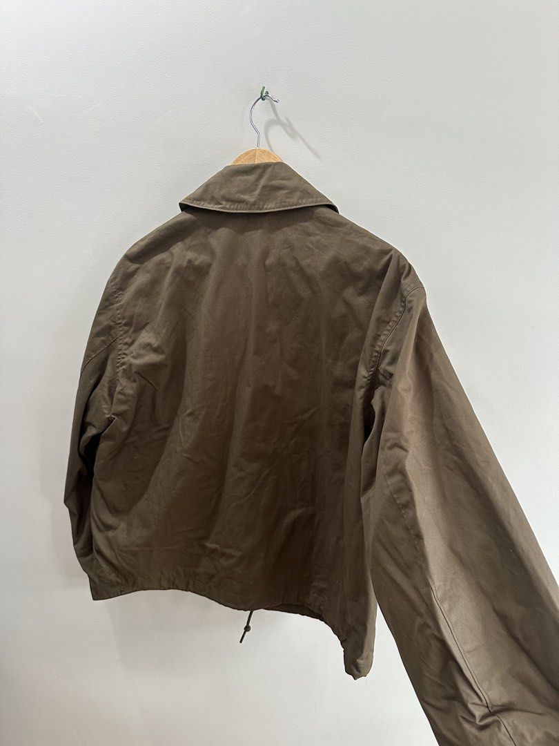 Uniqlo Utility Short Blouson (Category: Coats, Jackets and Outerwear) located in Baguio. Submitted by .daryl (Listing ID 1469868348, Image 2). Description: 22 width 25 length .