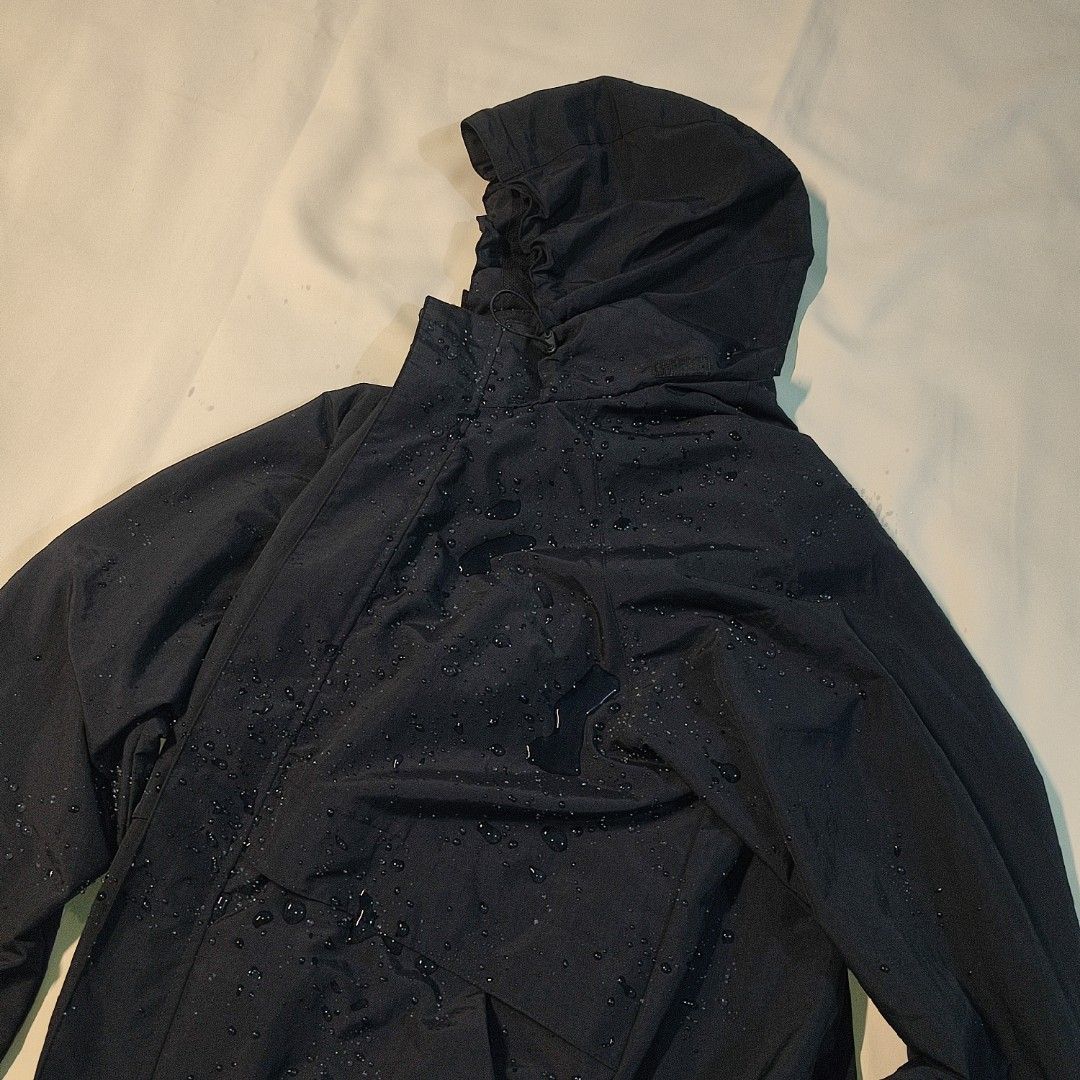 UNIQLO WINDPROOF STAND BLOUSON JACKET (Category: Coats, Jackets and Outerwear) located in Tarlac. Submitted by joel_dat_kom_187 (Listing ID 1469902407, Image 3). Description: WTS ❕❕ UNIQLO WINDPROOF STAND BLOUSON JACKET EXCELLENT AS NEW 24 W x 27.5 L ( LARGE ) DURABLE WATER REPELLENT LIGHT WEIGHT BREATHABLE NO ISSUE ❌.