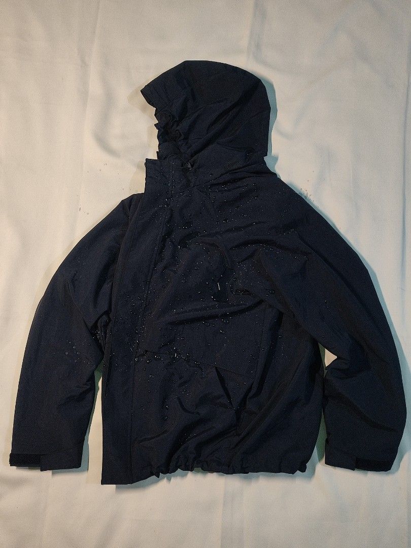 UNIQLO WINDPROOF STAND BLOUSON JACKET (Category: Coats, Jackets and Outerwear) located in Tarlac. Submitted by joel_dat_kom_187 (Listing ID 1469902407, Image 2). Description: WTS ❕❕ UNIQLO WINDPROOF STAND BLOUSON JACKET EXCELLENT AS NEW 24 W x 27.5 L ( LARGE ) DURABLE WATER REPELLENT LIGHT WEIGHT BREATHABLE NO ISSUE ❌.