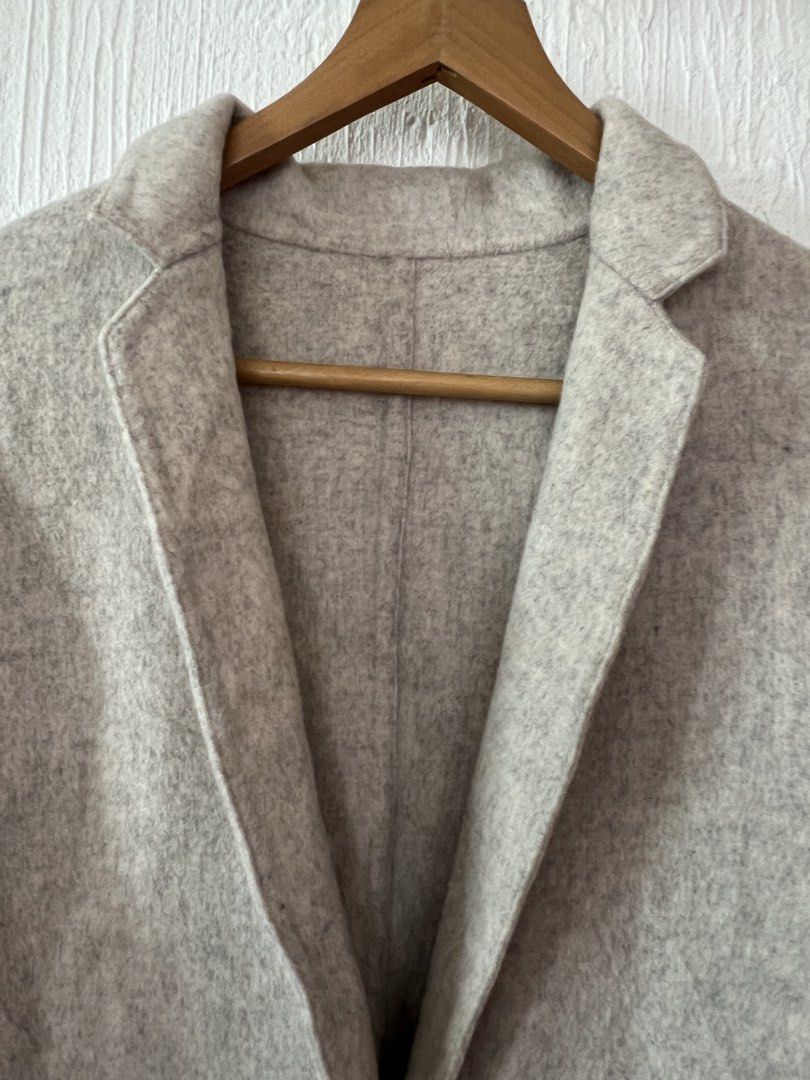 Uniqlo Wool Blend Trench Coat (Category: Coats, Jackets and Outerwear) located in Amadeo. Submitted by mavmadel (Listing ID 1469862531, Image 3). Description: -medium size on tag -lightweight -wool blended coat -condition 10/10 .