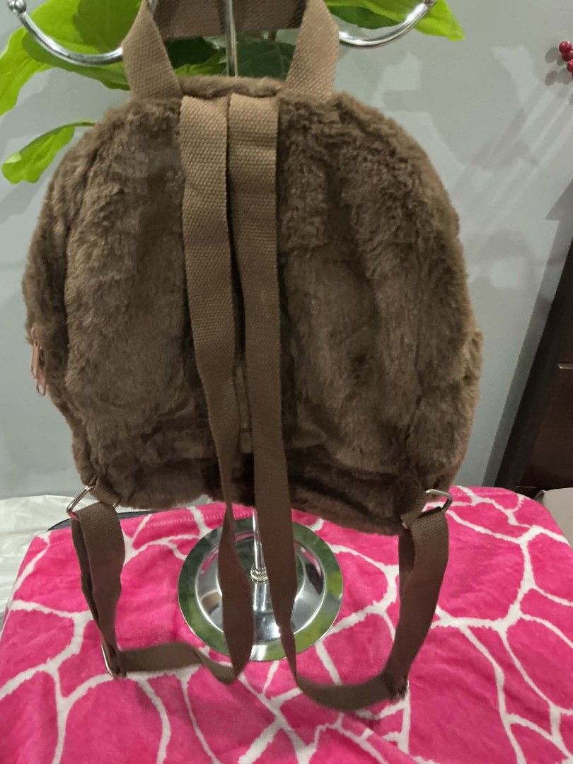 Unisex (Category: Backpacks) located in Tarlac. Submitted by margareth24 (Listing ID 1469945101, Image 3). Description: For sale og Crayons bp fur material no issue.