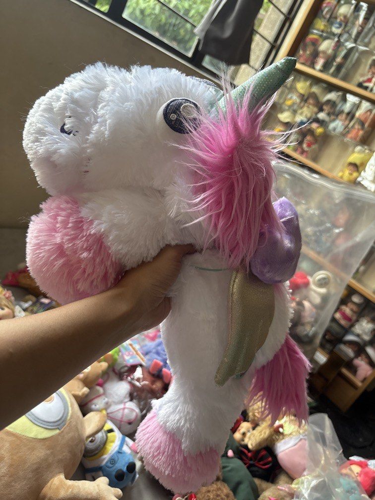 Universal Studios Despicable Me 100% Fluffy Unicorn (Category: Plushies & Soft Toys) located in Caloocan City. Submitted by regginagalang (Listing ID 1469835353, Image 1). Description: Let go collection..