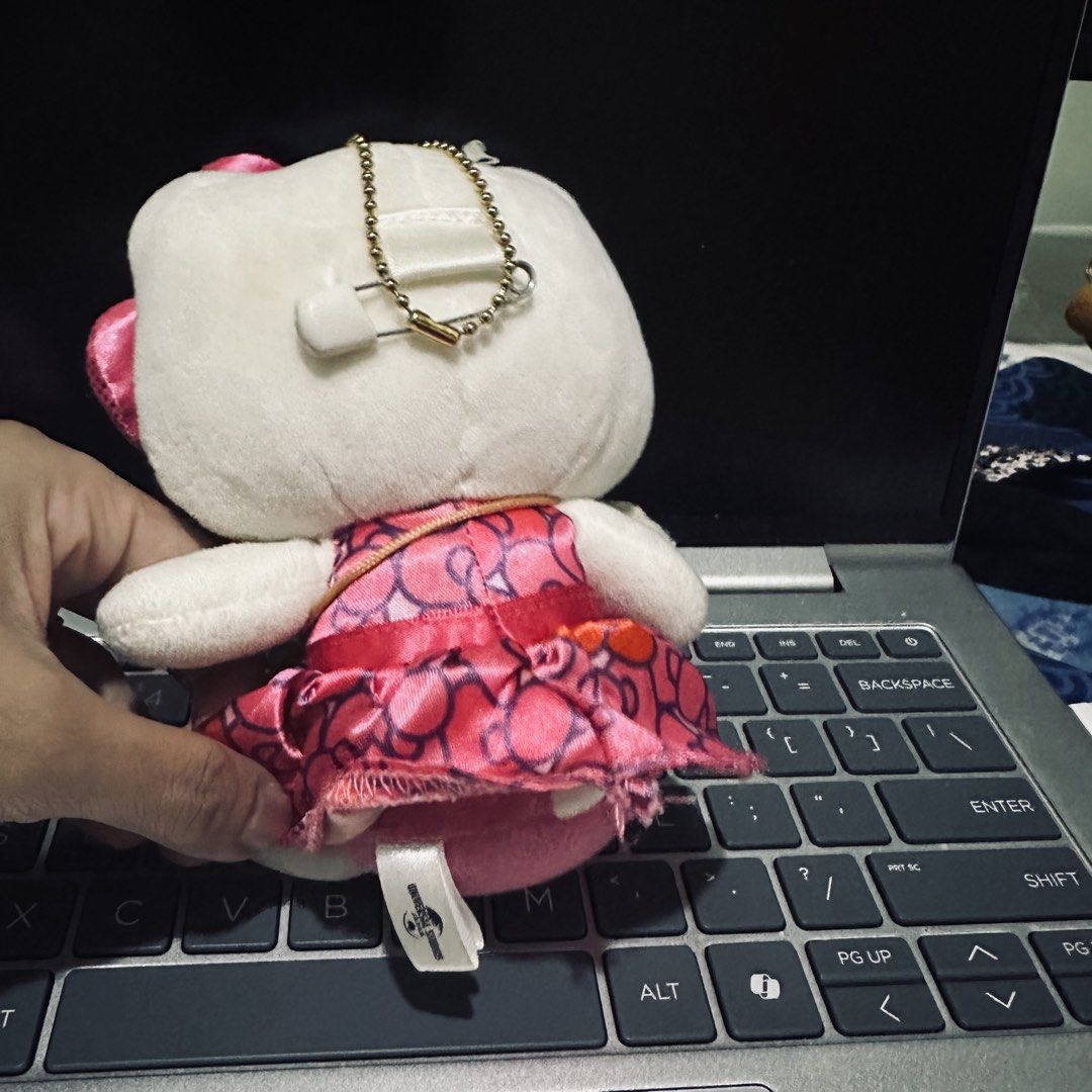 Universal Studios Japan Hello Kitty Plush Toy with Popcorn Bag (Category: Plushies & Soft Toys) located in Makati City. Submitted by reinboo_collection (Listing ID 1469886036, Image 2). Description: - Authentic Universal Studios Japan (USJ) Kitty plush toy - Wears a stylish pink patterned dress and glittery pink bow with a large gem - Holds a cute popcorn bucket and wears a small stuffed crossbody pouch - Versatile back attachment with both a bal