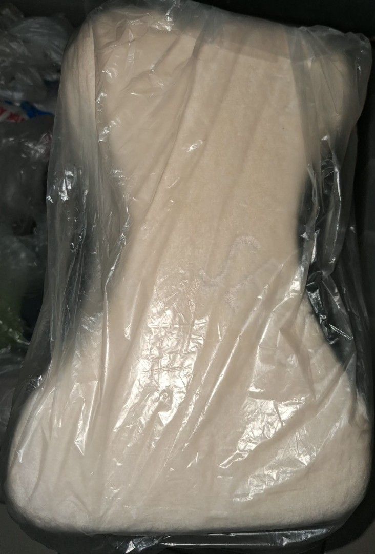 Uratex Senso Thigh/Knee Pillow (Category: Braces, Support & Protection) located in Mandaluyong City. Submitted by gantan.tree (Listing ID 1469869599, Image 2). Description: Uratex Senso Thigh/Knee Pillow Function: Placed between the knees/thighs to elevate the lower body, align the spine, maintain a proper sleeping position & boost blood circulation. Meetup: Puregold Shaw (app won't accept when I type it below).
