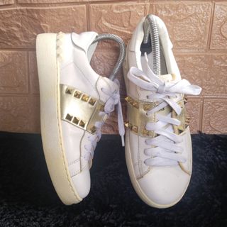 (Category: ) located in . Submitted by dione_closet503 (Listing ID 1469940844, Image 1). Description: .