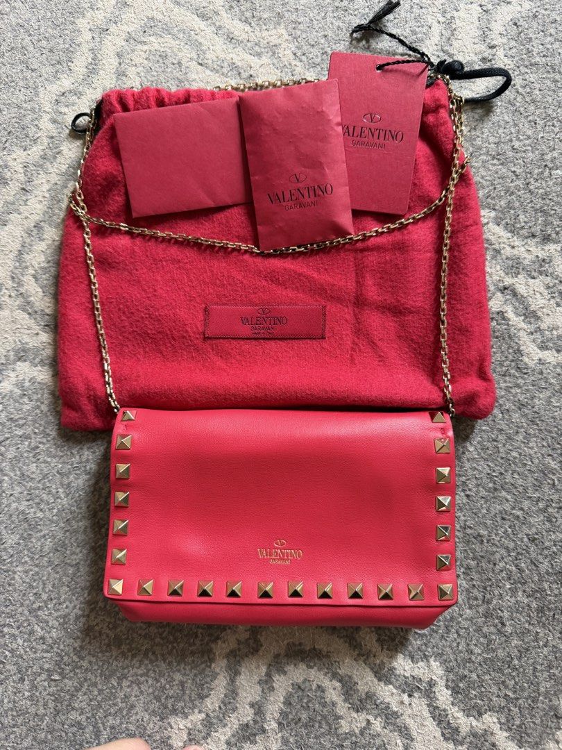 Valentino WOC (Category: Cross-body Bags) located in Quezon City. Submitted by lucky_ton13 (Listing ID 1469798677, Image 1). Description: Complete with cards and dust bag.