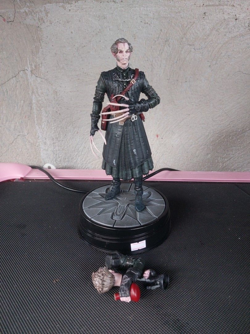 Van Helsing Action Figure with Base and Accessories (Category: Figurines & Statues) located in Magarao. Submitted by hotdogsandwich.flower (Listing ID 1469859490, Image 1). Description: - Detailed Van Helsing action figure wearing a signature long black coat - Features intricate face and clothing sculpting - Includes a round textured display stand for upright positioning - Comes with an additional small figure piece holding a red bottle - Perfect