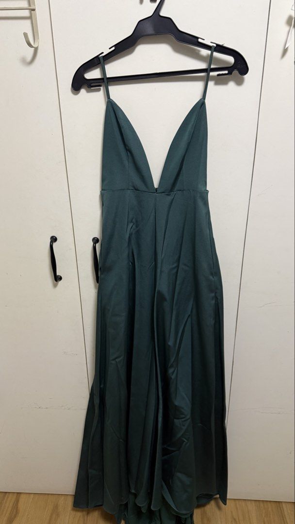 Vania Romoff Dark Green Custom Dress (Category: Dresses) located in Muntinlupa City. Submitted by shopofthrifts (Listing ID 1469855400, Image 1). Description: Size: Bust: 12inches Waist: 17 inches Full length of the dress: 63 inches. Dark green long dress custom by Vania Romoff. Deep V-neckline with spaghetti straps and a low back with a small train in the back, side pockets and back zipper closure. Worn once for a wedding. Really beautiful in pe