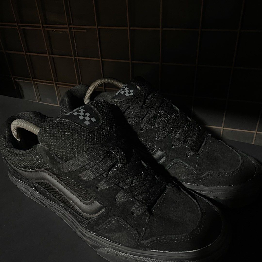 Vans Caldrone All Black (Category: Sneakers) located in Quezon City. Submitted by rezzle_ (Listing ID 1469879252, Image 3). Description: VANS CALDRONE SIZE 9 MENS USED NO BOX!.