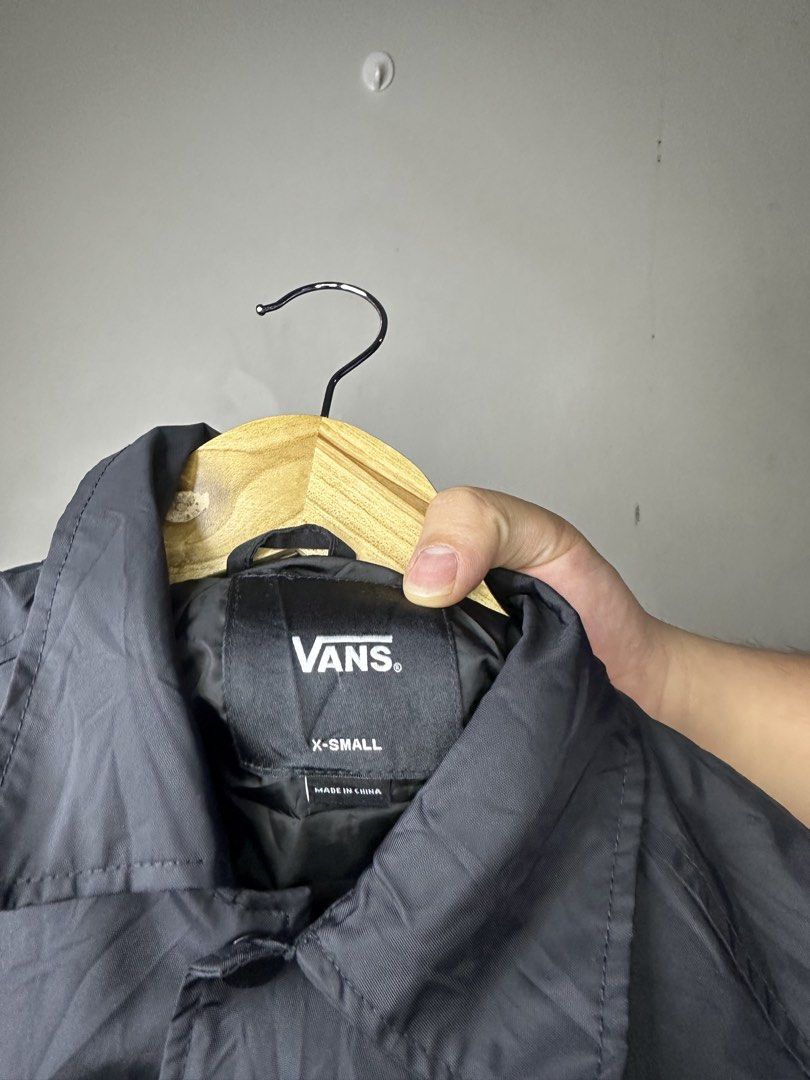 VANS OF THE WALL COACH JACKET (Category: Coats, Jackets and Outerwear) located in Molave. Submitted by thriftmate13 (Listing ID 1469802248, Image 3). Description: .