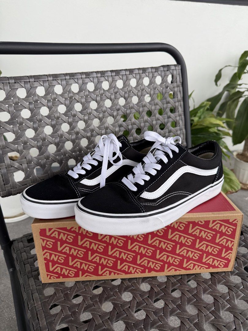 Vans Old Skool (Category: Casual Shoes) located in Quezon City. Submitted by kevinstv3191 (Listing ID 1469782012, Image 1). Description: *NO TRADE/SWAP or LOW BALL OFFER - Brand: Vans - Model: Old Skool - Color: Black and White - Size: EU 42.5 / UK 8.5 / US Men's 9.5 (US Women's 11.0) - Condition: Excellent, well-maintained - Includes original Vans shoebox RFS: Decluttering Meetup: UST, Project 8 QC area. .
