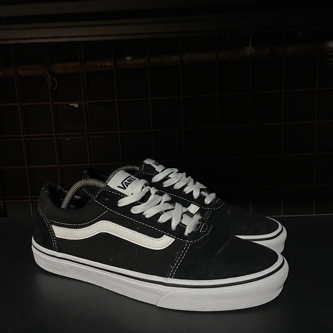 Vans Old Skool Black White (Category: Sneakers) located in Quezon City. Submitted by rezzle_ (Listing ID 1469877532, Image 2). Description: VANS OLD SKOOL SIZE 10.5 MENS USED NO BOX!.