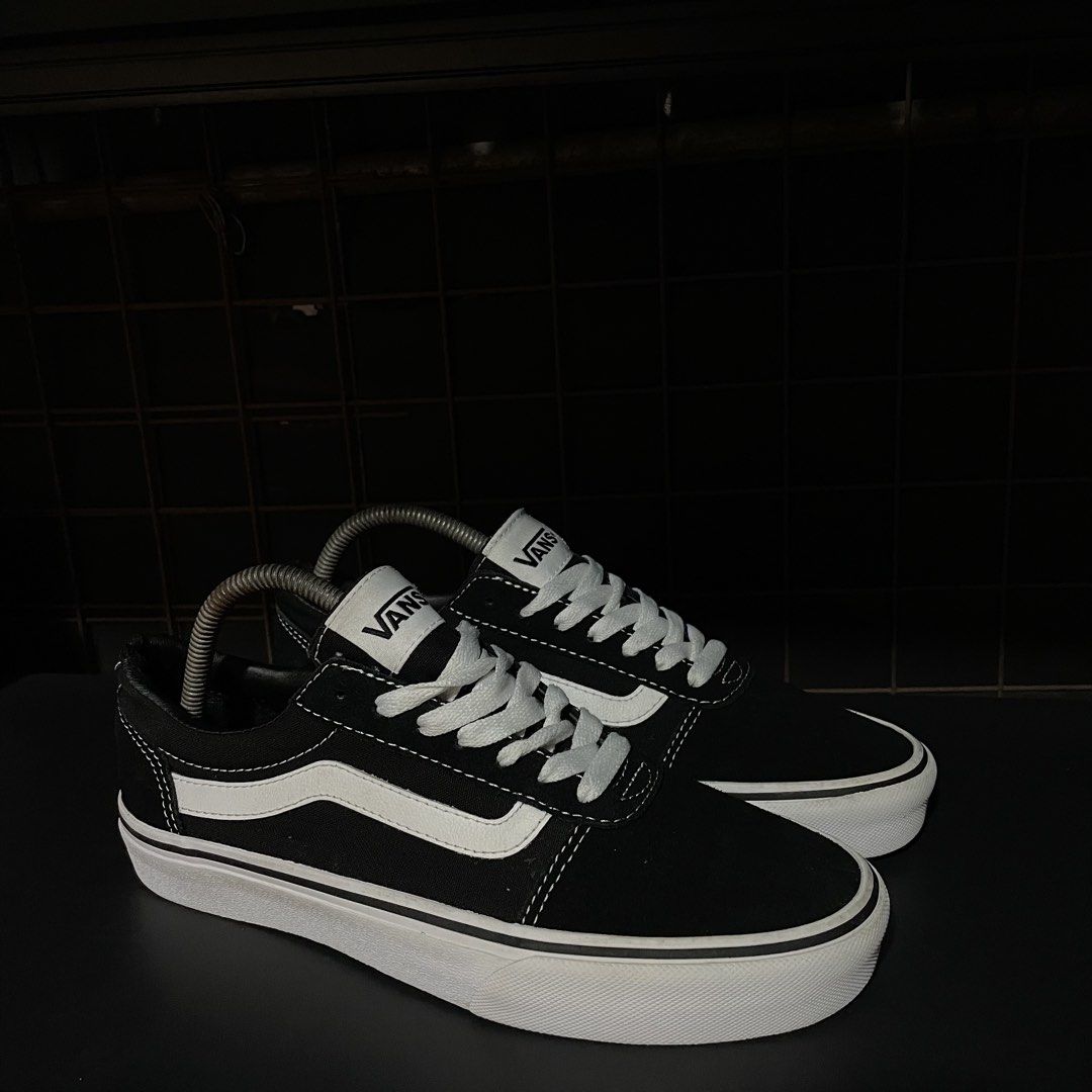 Vans Old Skool Black White (Category: Sneakers) located in Quezon City. Submitted by rezzle_ (Listing ID 1469879629, Image 2). Description: VANS OLD SKOOL SIZE 7.5 MENS USED NO BOX!.
