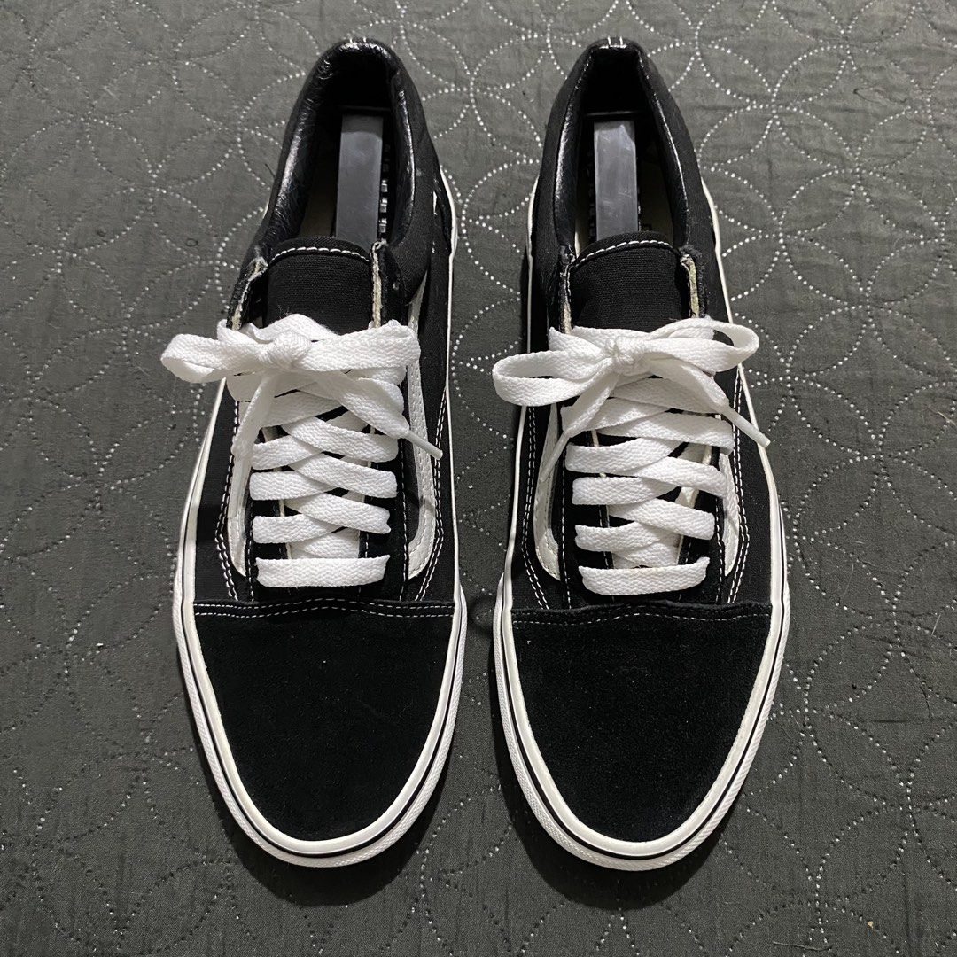 Vans Oldskool Black and White (Category: Casual Shoes) located in Cebu City. Submitted by justingabz (Listing ID 1469843870, Image 3). Description: Size 8.5 mens Used Excellent condition No box Cleaned Ready to use.