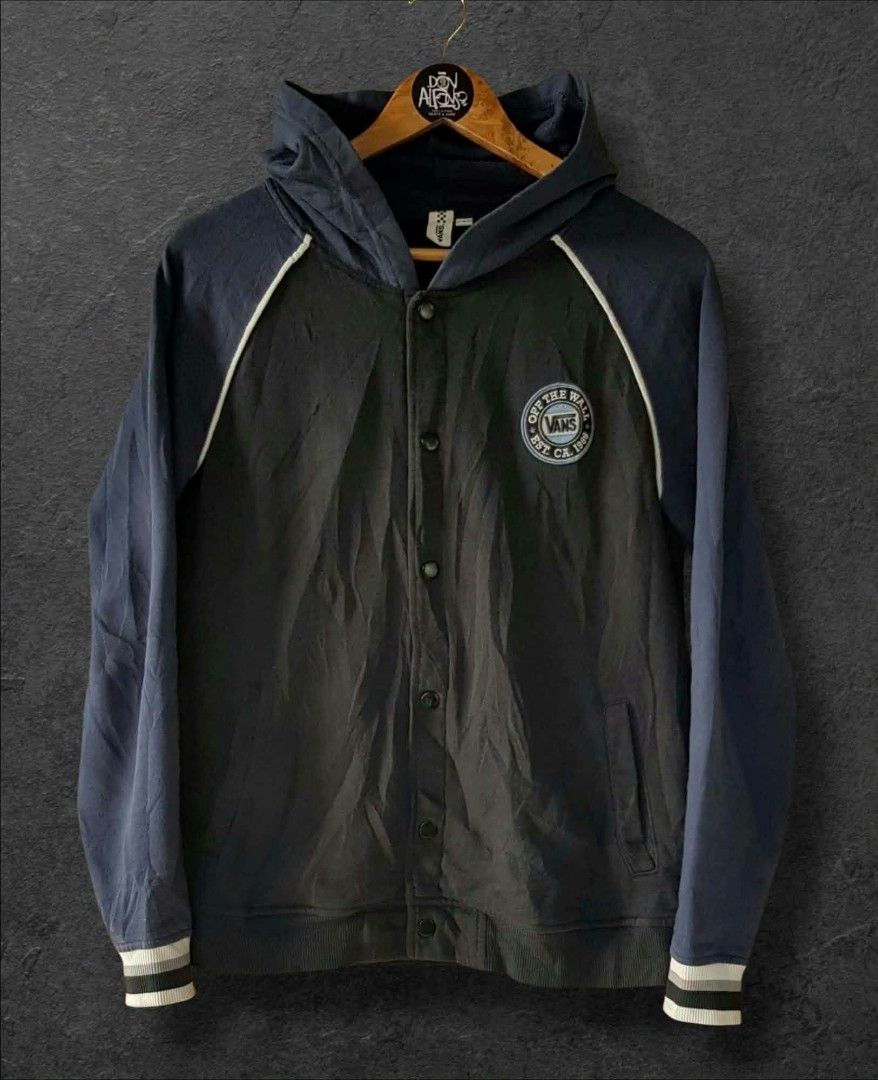 VANS OTW Botton Down Patch Logo Hoodie (Category: Coats, Jackets and Outerwear) located in Pagbilao. Submitted by donalfonsoskatesurf (Listing ID 1469898294, Image 2). Description: 🔥NEW ARRIVE🔥 🛹V A N S O.T.W🛹 Botton Down Patch Logo Hoodie GOOD AS NEW CONDI. SIZE: MEDIUM DIMES: W21 x L26 COLOR: BLACK & NAVY BLUE COL.RATE: 9.5 NO ISSUE WASH & WEAR PM📩 P800 (SHIP🛵).
