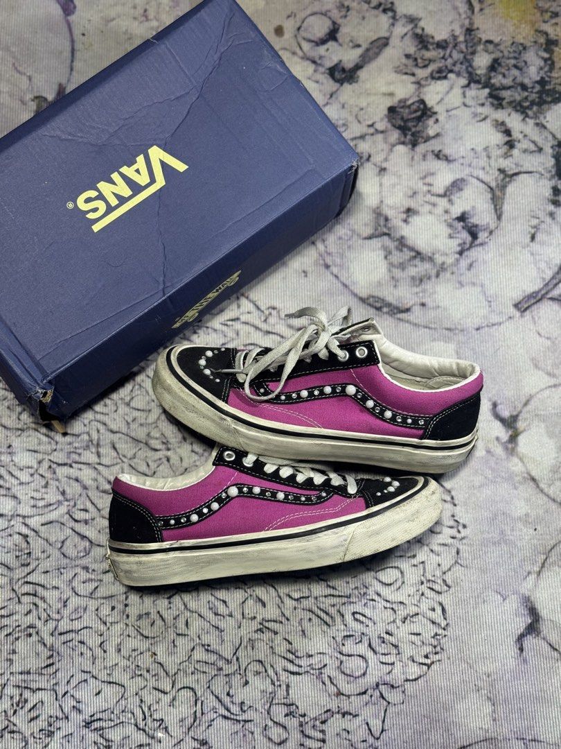 Vans pearlize (Category: Casual Shoes) located in Marilao. Submitted by whocoppin (Listing ID 1469770093, Image 1). Description: Declutter Vans pearlize Size 7.5 Good condition 2500.