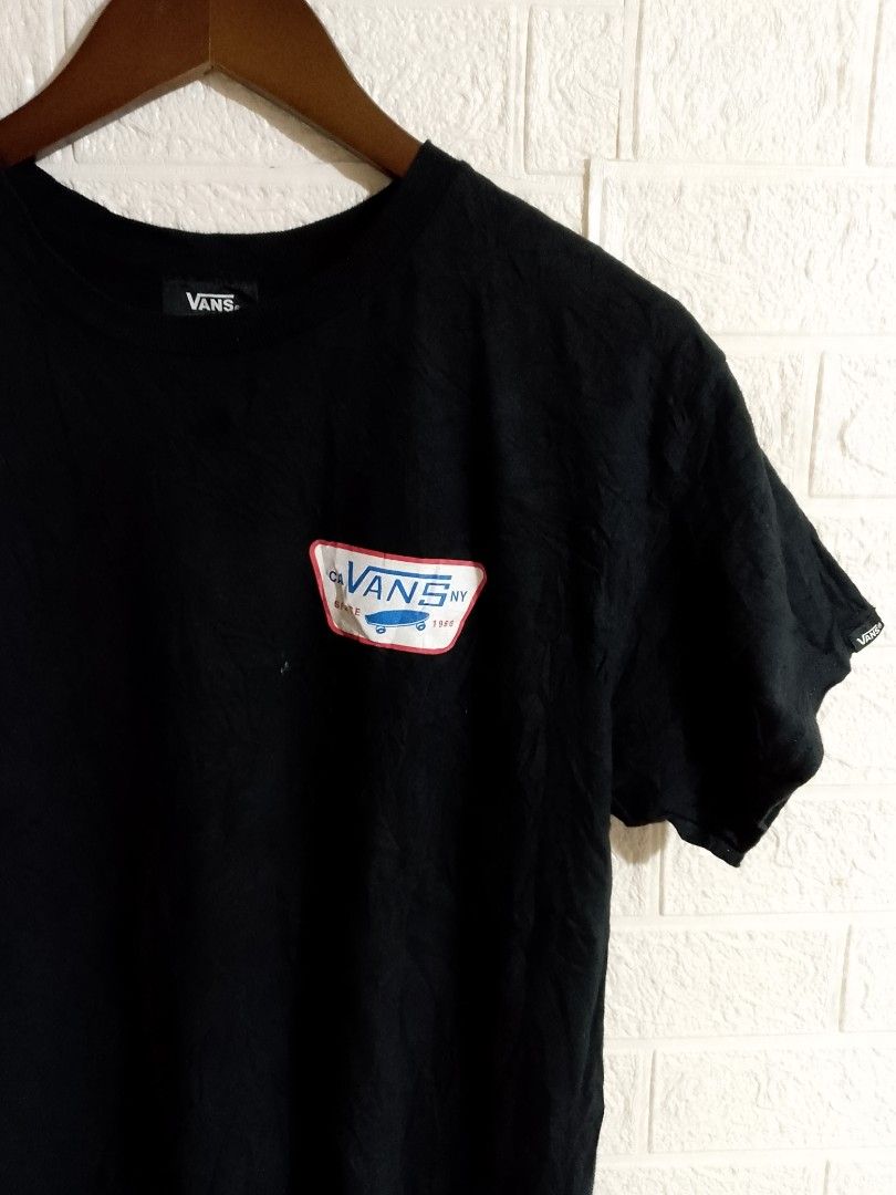 VANS SHIRT (Category: Tshirts & Polo Shirts ) located in Tabaco. Submitted by zerothreethrift (Listing ID 1469885751, Image 3). Description: VANS SHIRT SIZE MEDIUM EXCELLENT PM IF INTERESTED ALBAY LOCATION.