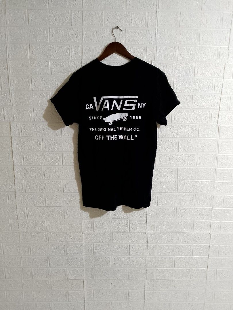 VANS SHIRT (Category: Tshirts & Polo Shirts ) located in Tabaco. Submitted by zerothreethrift (Listing ID 1469885751, Image 2). Description: VANS SHIRT SIZE MEDIUM EXCELLENT PM IF INTERESTED ALBAY LOCATION.
