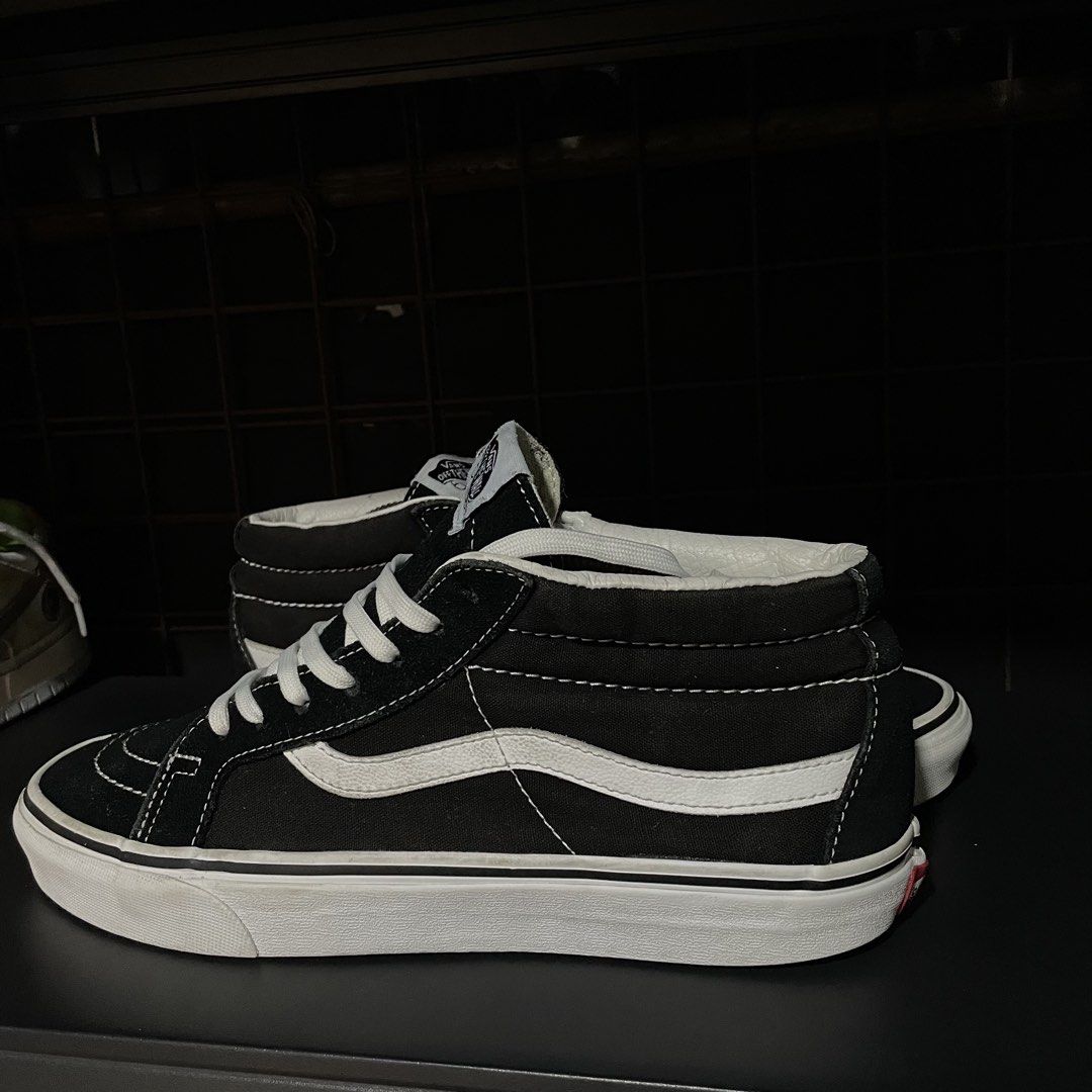 Vans Sk8 Mid (Category: Sneakers) located in Quezon City. Submitted by rezzle_ (Listing ID 1469879635, Image 3). Description: VANS SK8 MID SIZE 9.5 MENS USED NO BOX!.