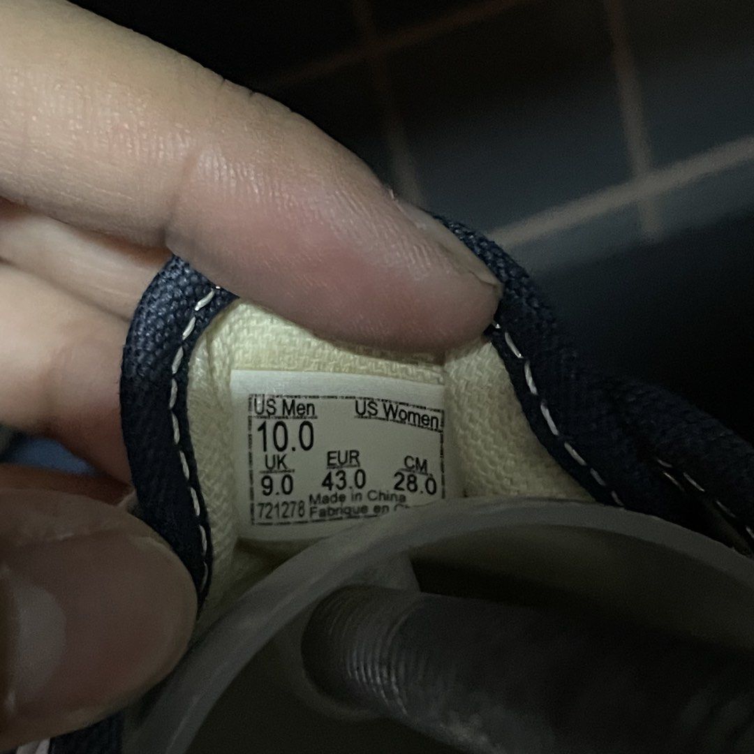 Vans Vault Navy Blue Size 10 US Men (Category: Sneakers) located in Quezon City. Submitted by rezzle_ (Listing ID 1469877544, Image 3). Description: VANS VAULT NAVY BLUE V1 SIZE 10 MENS USED NO BOX!.