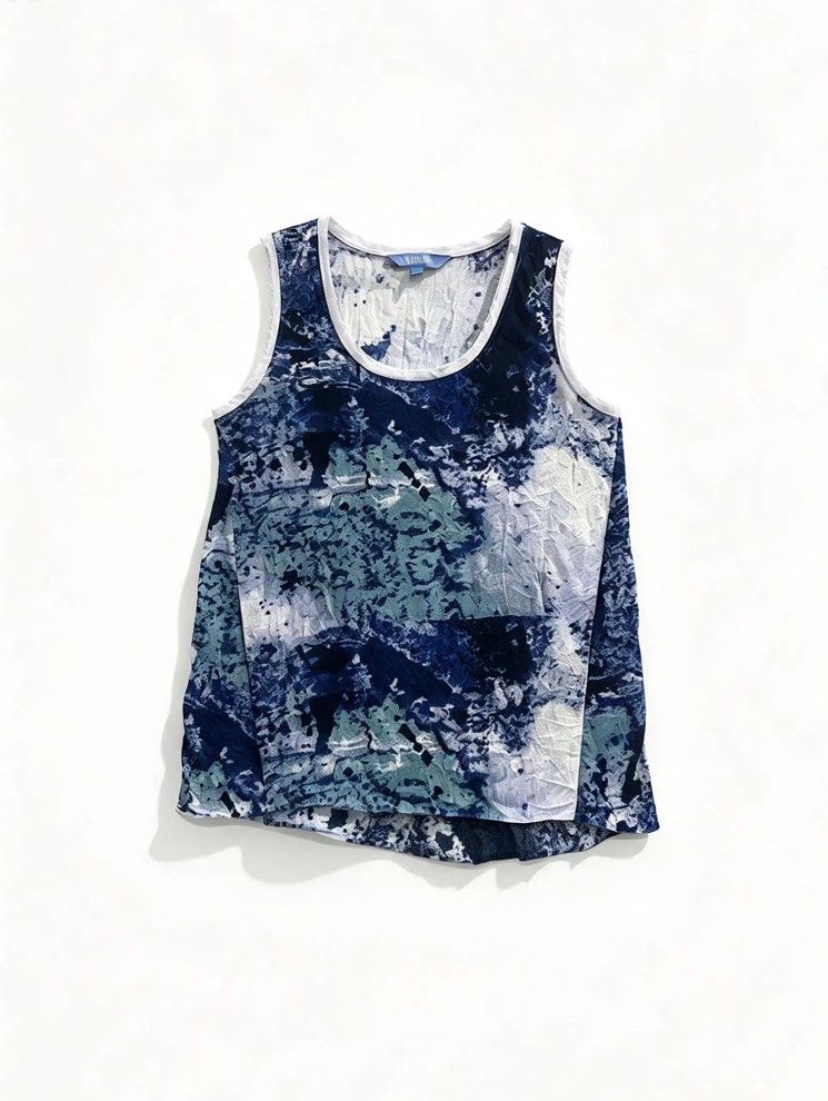 VERA WANG (simply vera) (Category: Sleeveless) located in Davao. Submitted by sart0ria85 (Listing ID 1469782501, Image 1). Description: Blue and green abstract print with scoop neck and white trim sleeveless in 100% POLYESTER. MADE IN INDONESIA 🇮🇩 SMALL. Size 4 EXCELLENT CONDITION (98/100) .