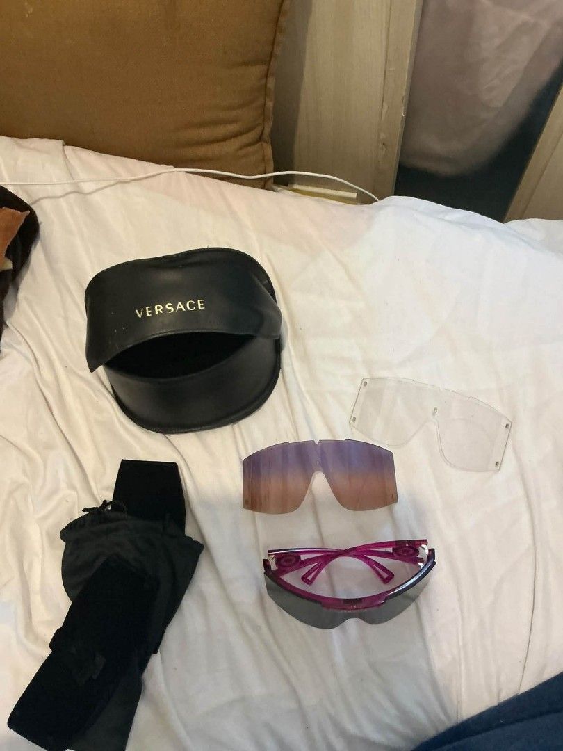 VERSACE MEDUSA SHADES (Category: Sunglasses & Eyewear) located in Manila. Submitted by mariebelle__ (Listing ID 1469910447, Image 3). Description: Original Medusa Shades 📍Pasay 🏷️ 5,000 💎 Tried only once. 💎 Interchangeable Lenses 📦 What you see Is What you get. 📦 Pink.