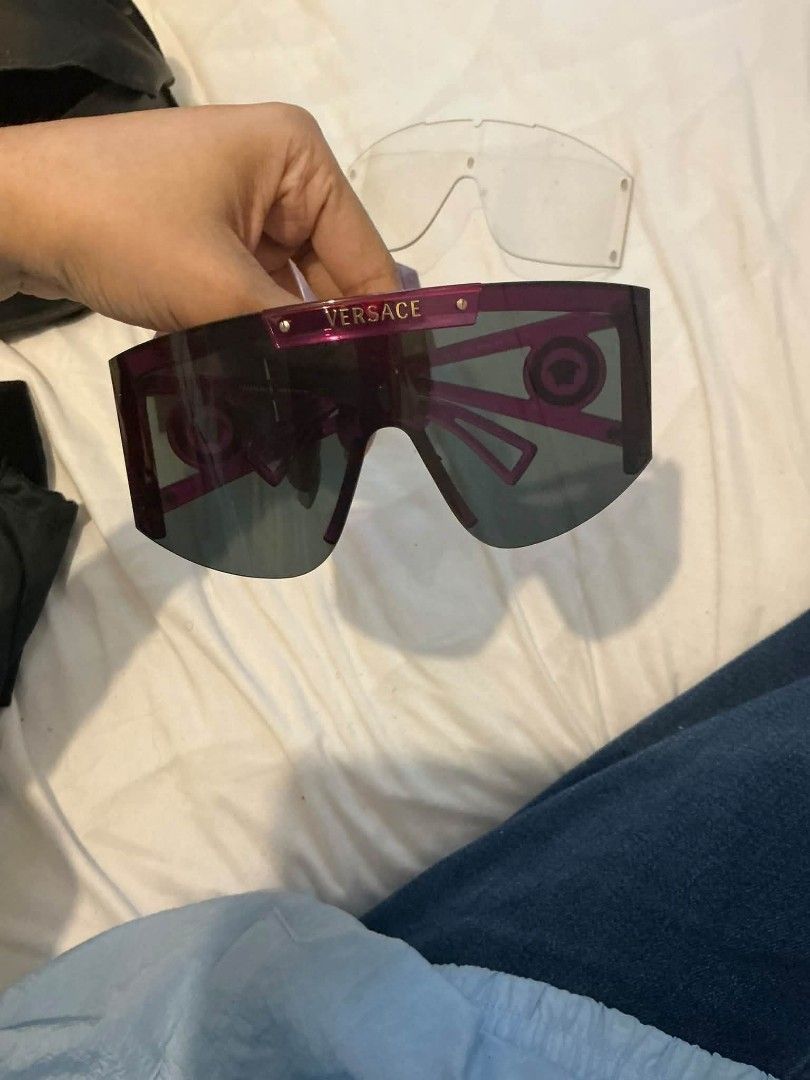 VERSACE MEDUSA SHADES (Category: Sunglasses & Eyewear) located in Manila. Submitted by mariebelle__ (Listing ID 1469910447, Image 2). Description: Original Medusa Shades 📍Pasay 🏷️ 5,000 💎 Tried only once. 💎 Interchangeable Lenses 📦 What you see Is What you get. 📦 Pink.