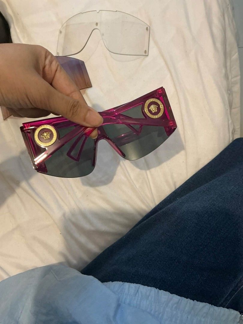 VERSACE MEDUSA SHADES (Category: Sunglasses & Eyewear) located in Manila. Submitted by mariebelle__ (Listing ID 1469910447, Image 1). Description: Original Medusa Shades 📍Pasay 🏷️ 5,000 💎 Tried only once. 💎 Interchangeable Lenses 📦 What you see Is What you get. 📦 Pink.