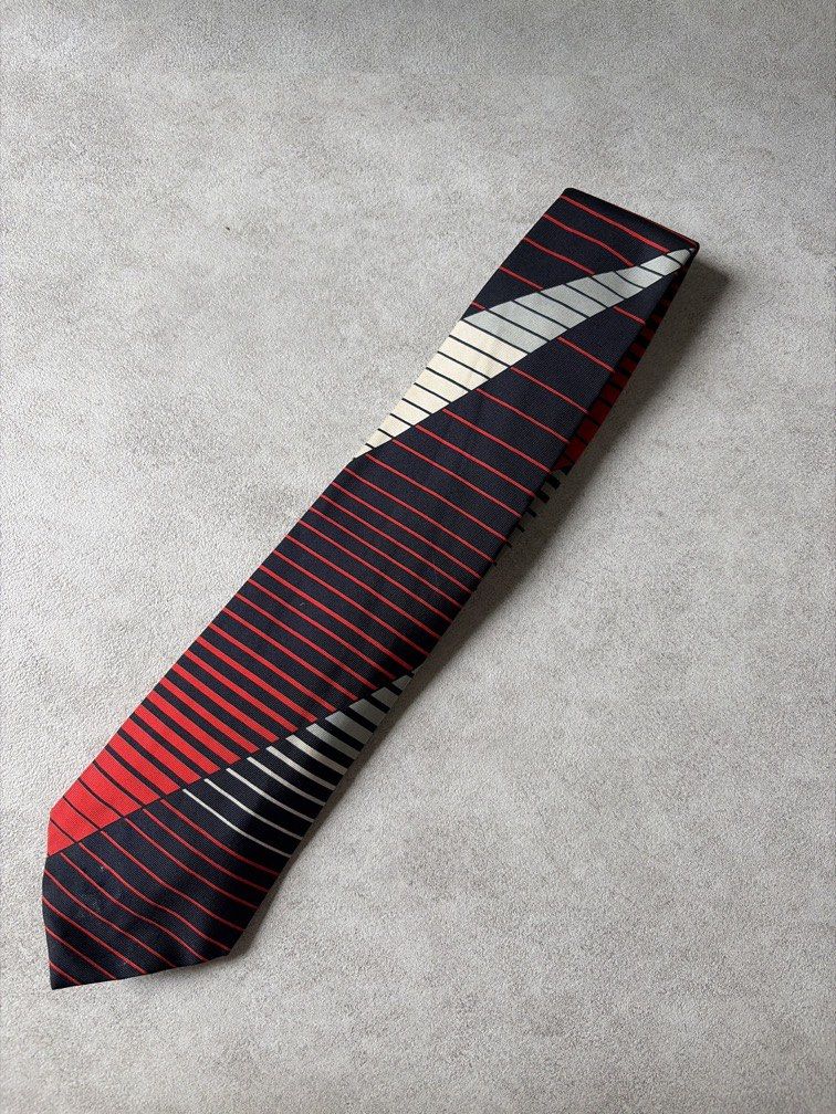 Vertical Stripes Necktie (Category: Ties) located in Pasig City. Submitted by chamoisee (Listing ID 1469804984, Image 1). Description: Vertical Stripes Necktie.