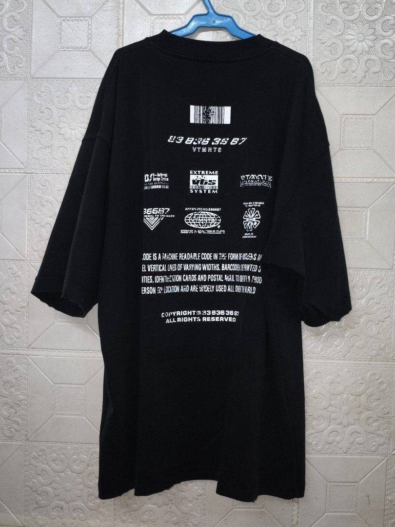 Vetements Multi Logo (Category: Tshirts & Polo Shirts ) located in Cebu City. Submitted by south_thrift (Listing ID 1469837610, Image 3). Description: Cut Neck Tag 25" X 31" Dimensions oversized distress design.