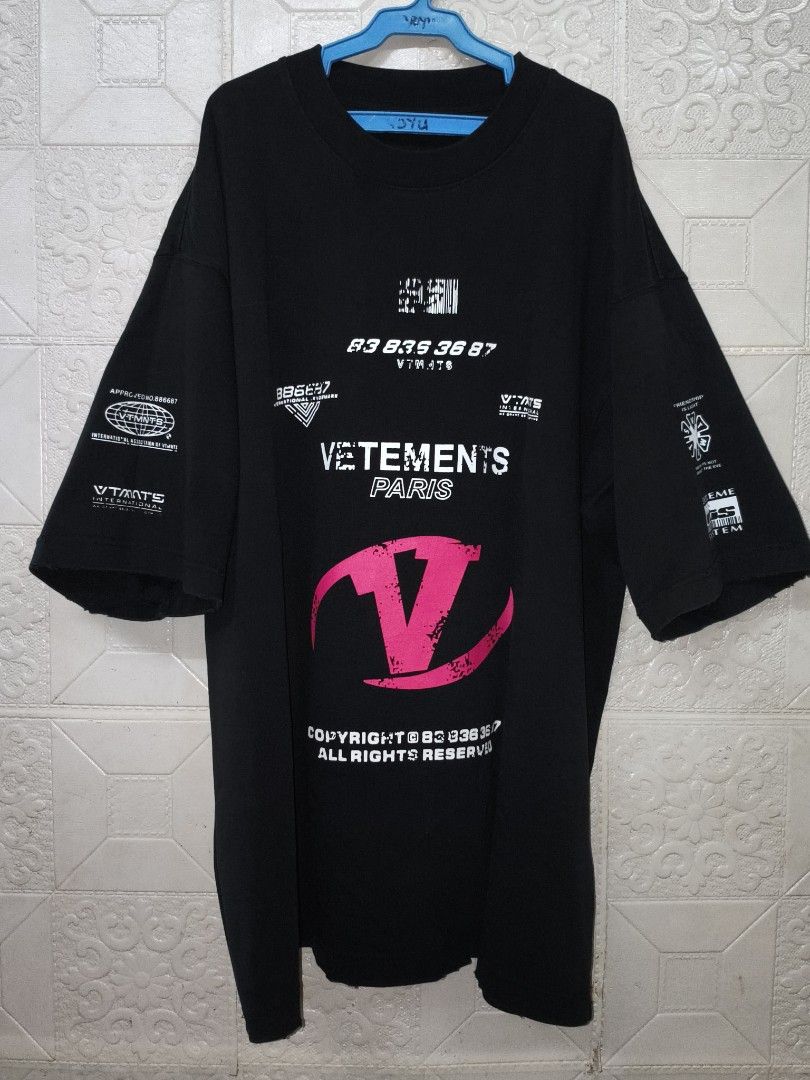 Vetements Multi Logo (Category: Tshirts & Polo Shirts ) located in Cebu City. Submitted by south_thrift (Listing ID 1469837610, Image 1). Description: Cut Neck Tag 25" X 31" Dimensions oversized distress design.