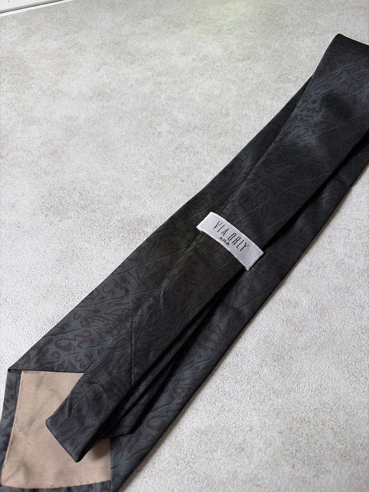 Via Orly Ara Necktie (Category: Ties) located in Pasig City. Submitted by chamoisee (Listing ID 1469786792, Image 3). Description: Via Orly Ara Necktie .