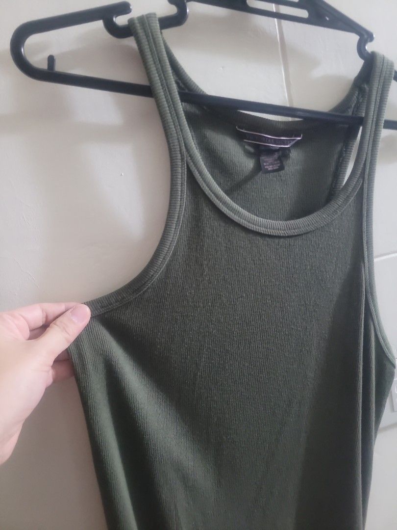 Victoria Sectet Ribbed top (Category: Sleeveless) located in Los Banos. Submitted by lopecruz (Listing ID 1469862306, Image 3). Description: 18"armpit lajd flat 25"length S-M Like new, no flaws.