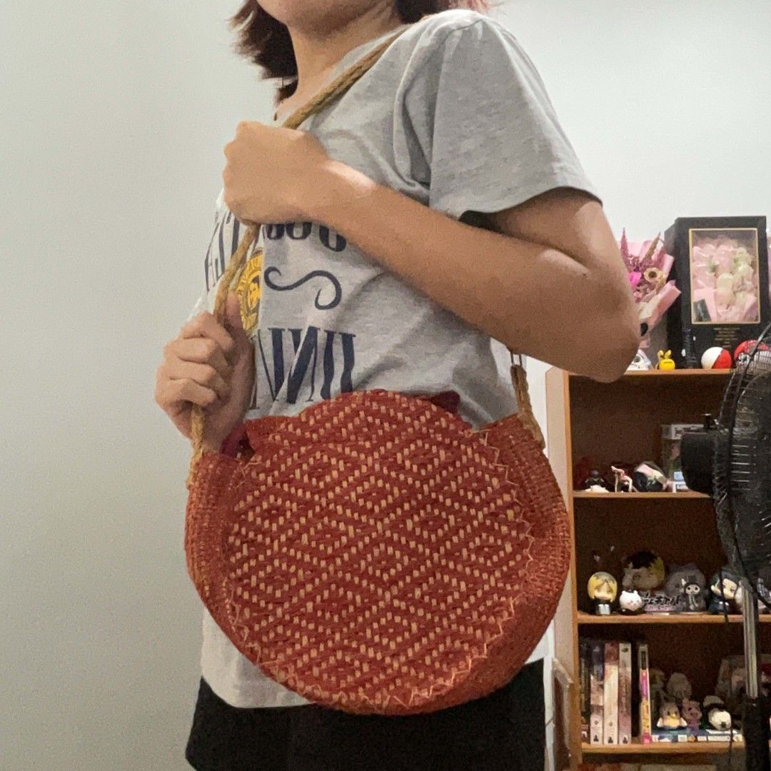 vigan-made cross-body bag (Category: Cross-body Bags) located in Cainta. Submitted by m00rin02 (Listing ID 1469888298, Image 3). Description: 🧚🏻‍♀️ Loc: Cainta, Rizal/Pasig/Sta. Mesa, Manila 🧚🏻‍♀️ MOD: lalamove/jnt 🧚🏻‍♀️ Payment first! (no cod).