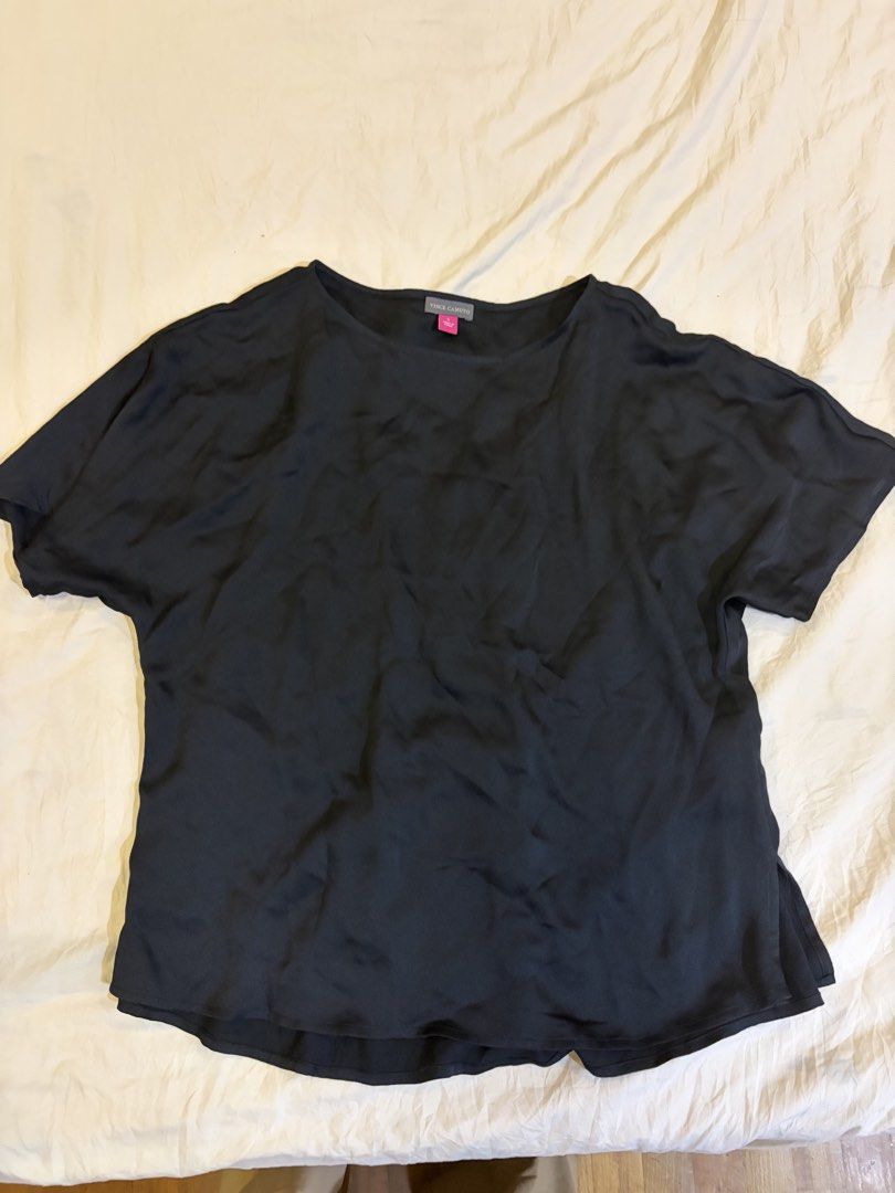 Vince Camuto black basic top Us small medium (Category: Blouses) located in Manila. Submitted by chandleria (Listing ID 1469884093, Image 1). Description: used once only vince camuto black top size small but may fit up to large flowy type.