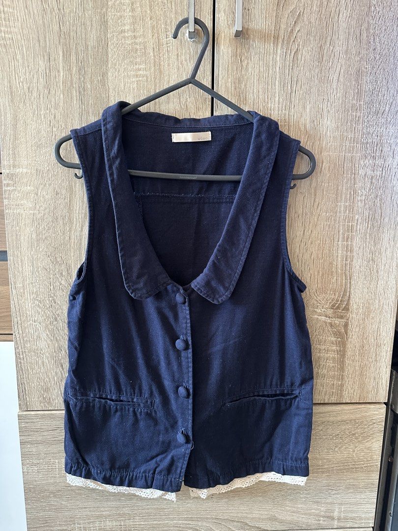 VINO Midnight Blue Peter Pan Collar Top Fits M (Category: Blouses) located in Pateros City. Submitted by overandout. (Listing ID 1469824057, Image 3). Description: - Brand: VINO - Color: Midnight blue - Style: Sleeveless top with Peter Pan collar and button-up front - Details: Front pockets, lace trim hem, and adjustable back tie sash - Size: Fits Small to Medium (Length: 21 inches, Bust: 34 inches, Waist: 34 inches) - Condition: Excellent - Boug