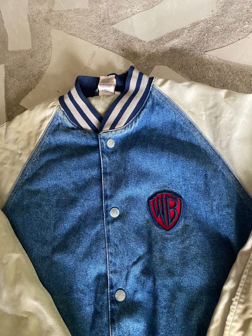 Vintage 2000s warner bros. Studio Looney tunes varsity jacket (Category: Coats, Jackets and Outerwear) located in Borongan. Submitted by thrift-real2.0 (Listing ID 1469814678, Image 3). Description: vintage 2000s warner bros. studio Looney tunes varsity jacket good condition 25x27 color rate:9.5/10 issue: nasa pic then need wash only 1200 plus sf.