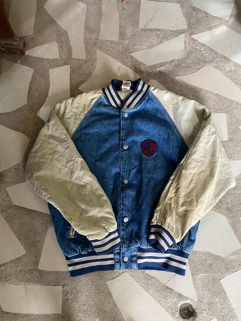 Vintage 2000s warner bros. Studio Looney tunes varsity jacket (Category: Coats, Jackets and Outerwear) located in Borongan. Submitted by thrift-real2.0 (Listing ID 1469814678, Image 1). Description: vintage 2000s warner bros. studio Looney tunes varsity jacket good condition 25x27 color rate:9.5/10 issue: nasa pic then need wash only 1200 plus sf.