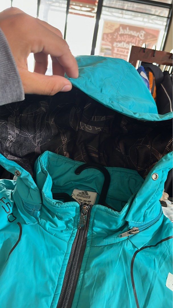 Vintage Adidas Puffer jacket (removable hood) (Category: Coats, Jackets and Outerwear) located in Lopez. Submitted by goldenbird-0985 (Listing ID 1469903420, Image 3). Description: Size M-L best fit medium No issue as new condition for a vintage piece.