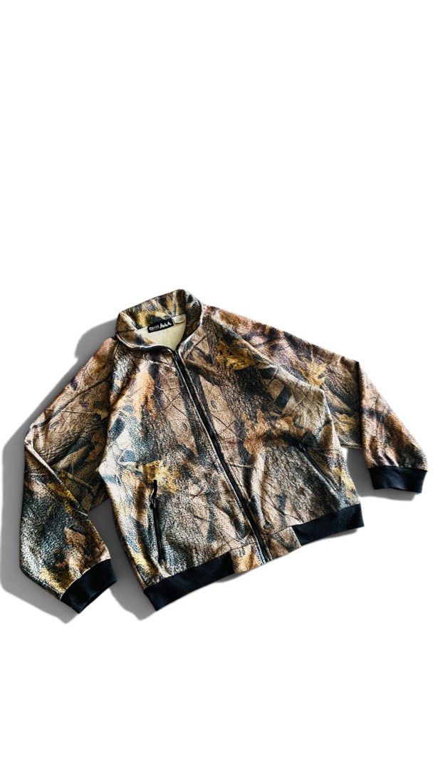 Vintage camouflage fleece full zip jacket (Category: Coats, Jackets and Outerwear) located in Quezon City. Submitted by reluxefinds2025 (Listing ID 1469806581, Image 1). Description: - Trendy camo fleece jacket - Full front zipper and stand-up collar for wind protection - Two side zip pockets to keep your essentials safe - Black ribbed cuffs and hem for a snug fit - Ideal streetwear piece for the cooler weather.