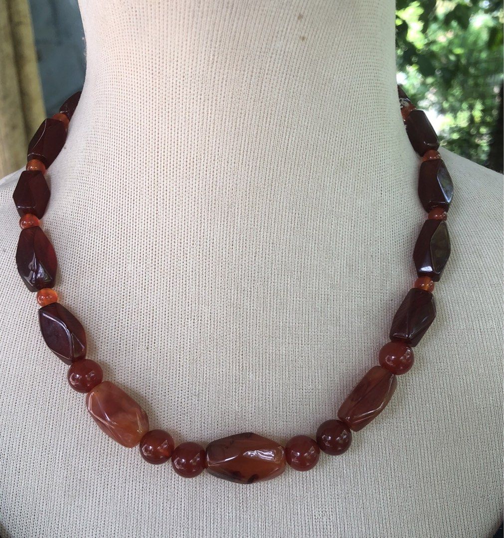 Vintage carnelian (Category: Necklaces) located in Manila. Submitted by anneverz (Listing ID 1469878036, Image 2). Description: Vintage Real carnelian Necklace .
