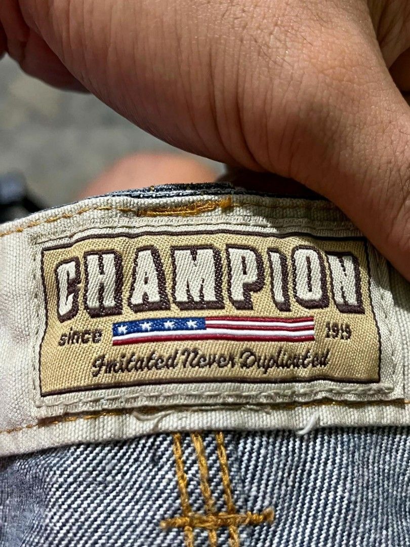 VINTAGE CHAMPION DOUBLE KNEE CARPENTER PANTS (Category: Jeans) located in Davao. Submitted by blazing.rachel02 (Listing ID 1469892484, Image 3). Description: Size: 32 Length: 45 Color rate: 9.5/10 Excellent condition No issue Need wash only sa white part Can do VC with the actual item.