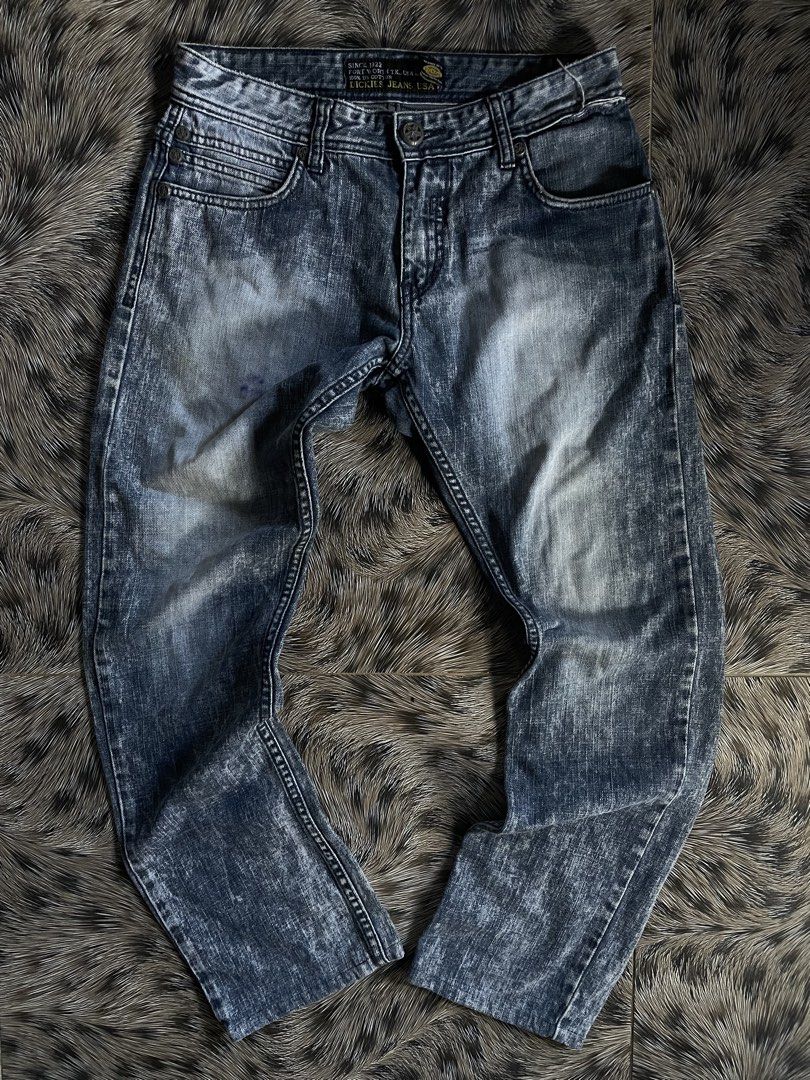 Vintage Dickies Washed Jeans (Category: Jeans) located in Manila. Submitted by streetnattylituptown (Listing ID 1469805768, Image 1). Description: RUSH SALE‼️‼️FAST FLIP LANG, HINDI KO LANG LINYA 📍All items need wash 📍Manage your expectations, all items are thrifted 📍Color may vary due to lighting Dimes: Width: 36-38 Length: 38 Leg Opening: 9 Vintage Dickies Washed Jeans -Authentic -Vintage -Good condition Dimes: 30 on Tag Width: 30 Length: 36