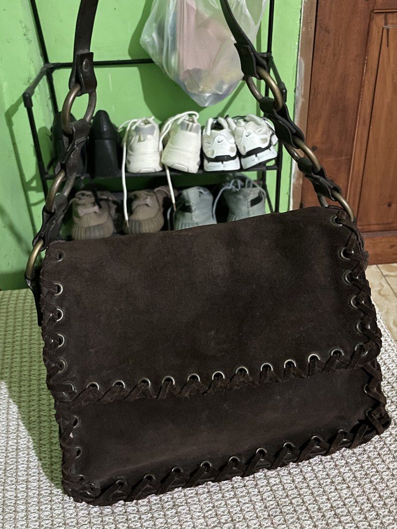 VINTAGE DOLCE GABBANA HAND BAG (Category: Luxury Bags & Wallets) located in San Quintin. Submitted by polasolah (Listing ID 1469905581, Image 1). Description: no damange missing some anting anting, refer to the last photo for how it should originally look need lang din linisin ng mas mabuti, i only remove yung accumulated dust.