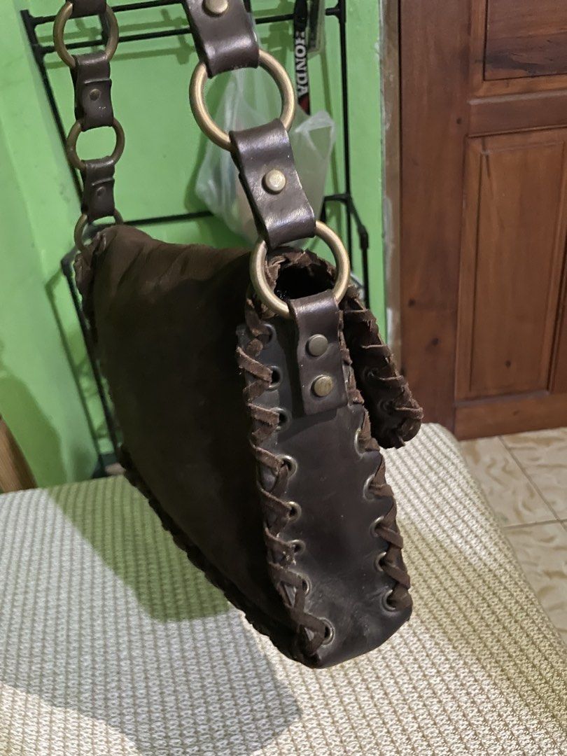 VINTAGE DOLCE GABBANA HAND BAG (Category: Luxury Bags & Wallets) located in San Quintin. Submitted by polasolah (Listing ID 1469905581, Image 2). Description: no damange missing some anting anting, refer to the last photo for how it should originally look need lang din linisin ng mas mabuti, i only remove yung accumulated dust.