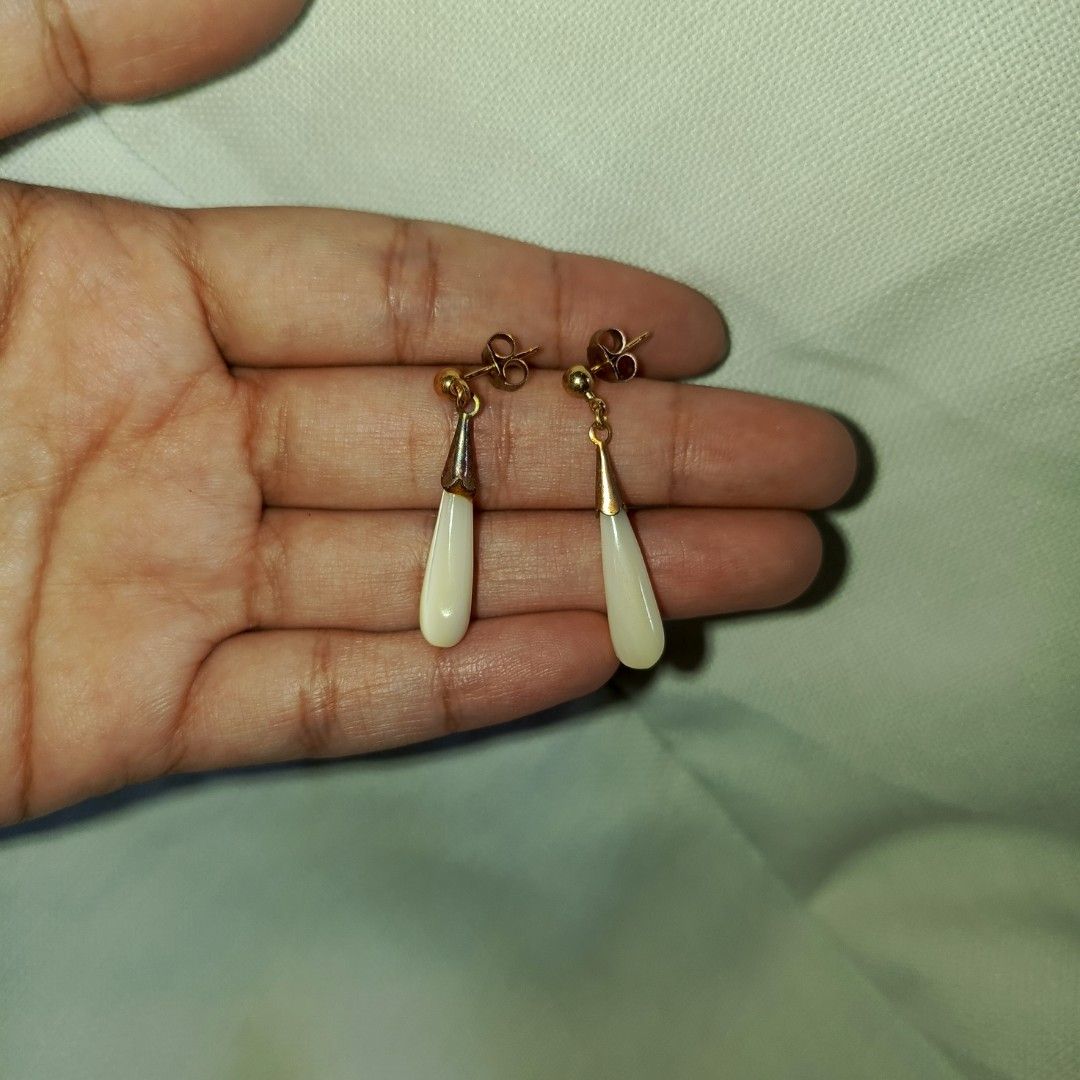 Vintage Earrings (Category: Earrings) located in Bulacan. Submitted by snumxxx (Listing ID 1469804917, Image 1). Description: - Classic vintage design that complements any outfit - Elegant teardrop faux pearls dangling from gold-tone posts - Lightweight and super comfortable for all-day wear - Secure butterfly backs included - Brand new and ready to ship.