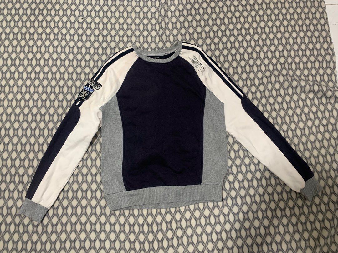 vintage EXR Progressive color-block sweatshirt (Category: Coats, Jackets and Outerwear) located in General Santos City (Dadiangas). Submitted by sagyourpantss (Listing ID 1469772478, Image 1). Description: Measurements(Inches) Length-25 Width-20 Payment First via Gcash Courier-J&T All prices are negotiable .