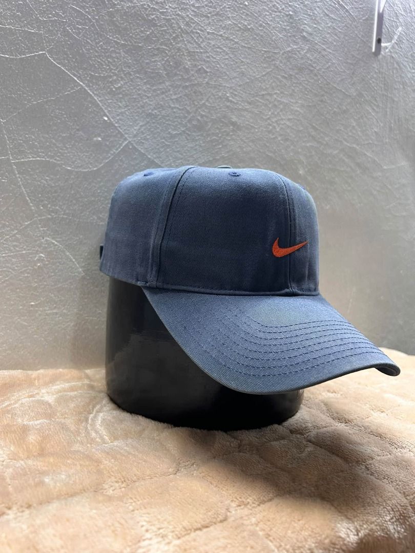 VINTAGE NIKE (Category: Caps & Hats) located in Caloocan City. Submitted by vntgxlocalsph (Listing ID 1469911450, Image 2). Description: ISSUE : STAINS / NEED WASH COLOR RATE : 8/10.