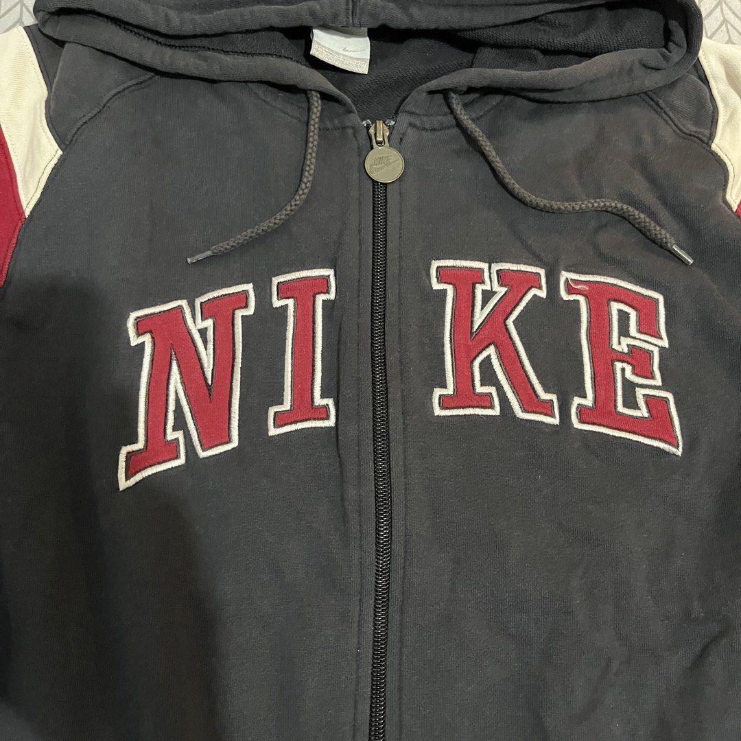 VINTAGE NIKE SPELL OUT JACKET (Category: Coats, Jackets and Outerwear) located in Polangui. Submitted by rodss7 (Listing ID 1469902397, Image 2). Description: .