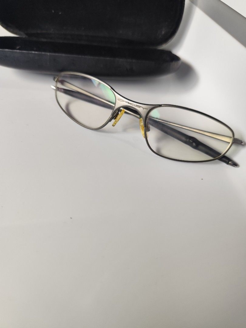 Vintage OAKLEY A Wire Frame (Category: Sunglasses & Eyewear) located in Cebu City. Submitted by icoolectnsellect (Listing ID 1469865985, Image 1). Description: Issue: Dirt and RX lens, Bought at Garage Sale. Authenticity not Guaranteed, di ko alam if legit or Fake. Buy @ your own Risk. All EyeGlasses or Sun Glasses ay may Grado or Prescription Glasses. Please be careful para di masira mata nyo, you can change the lens and frame na lng kunin. Not 